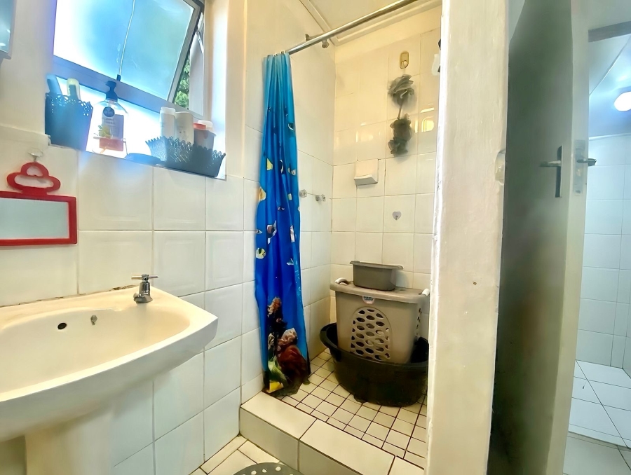 1 Bedroom Property for Sale in Oakglen Western Cape